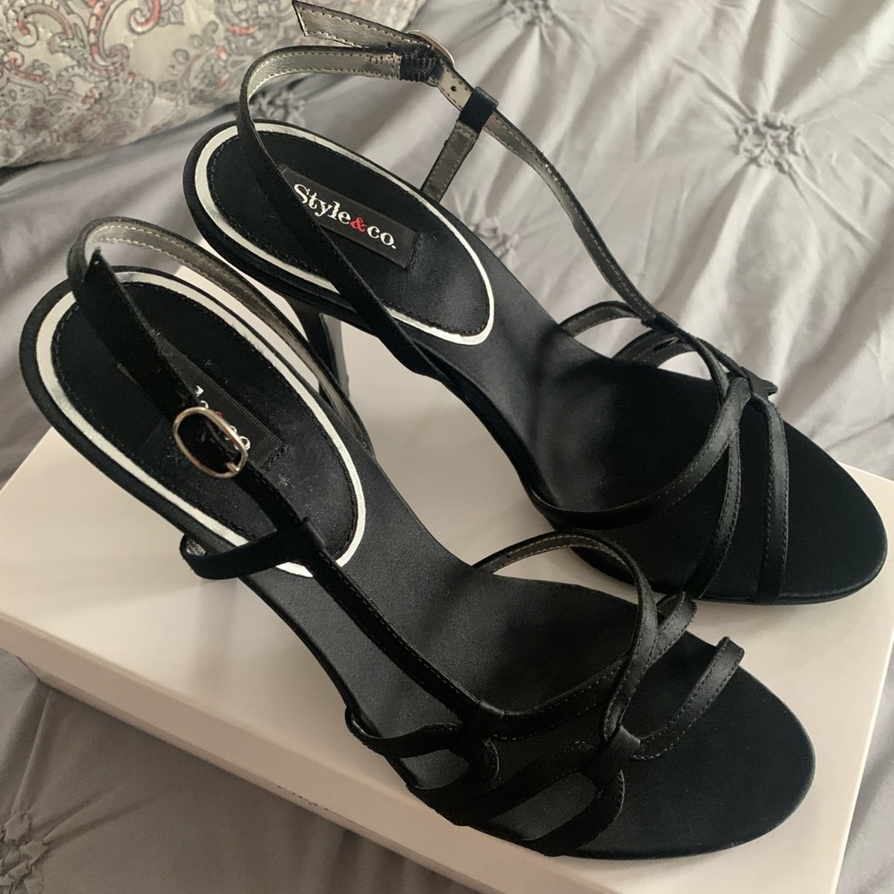Black strappy Heels size 8.5